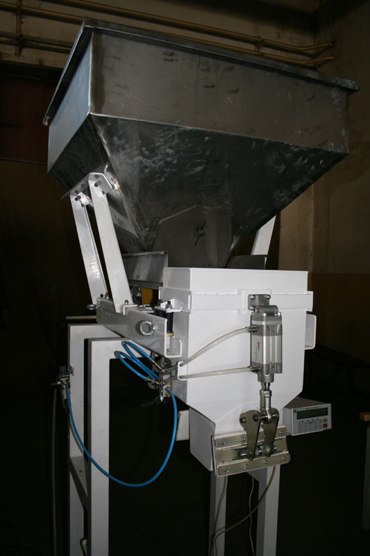 Дозатор Д-03 с пневмозажимом для фасовки сыпучих продуктов